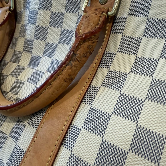 Louis Vuitton duffle bag, two of the straps are damaged as shown in pictures. - Picture 12 of 15